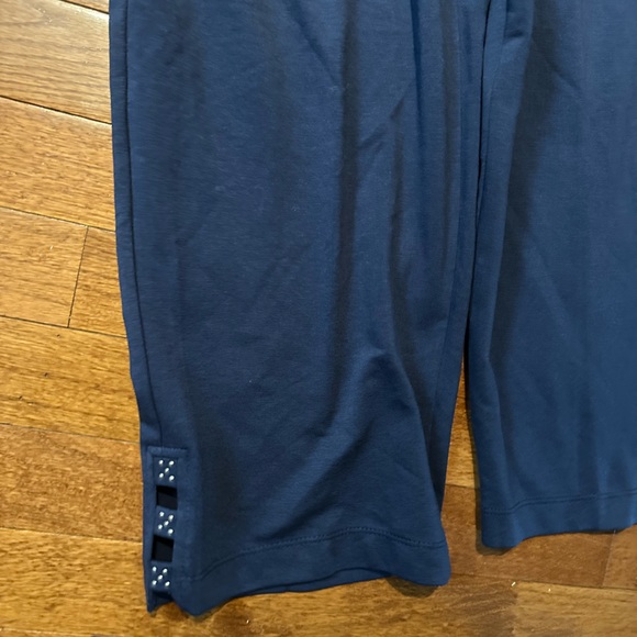 Links capri pants. Navy Size small. Rhinestone detail on leg split - Picture 4 of 5